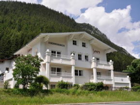 Гостиница Saffretta Ferienwohnungen, Ишгль